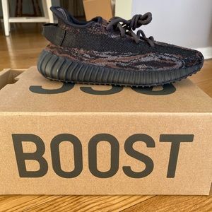 YEEZY BOOSTS 350 V2 🤎🖤 Size 6US Male